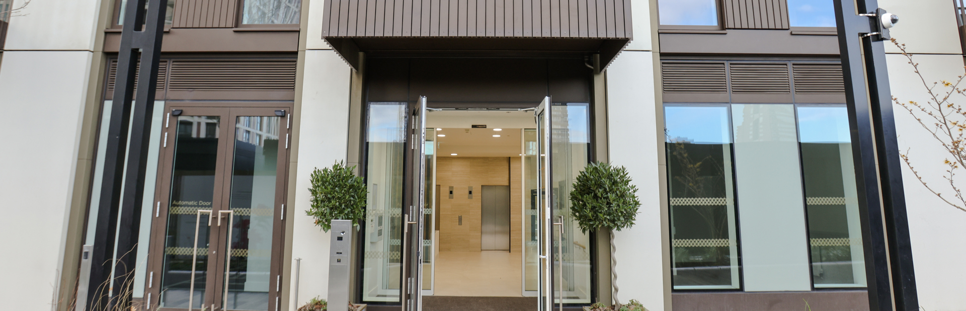 Exterior image of Minterne Apartments entrance